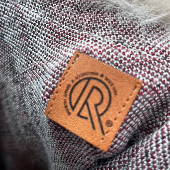 🆕Tartan Plaid V-Shape Poncho W/Faux Fur & Fringe Trim - Picture 10 of 12